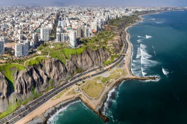 Viajando por la Diversidad de Paisajes de Perú